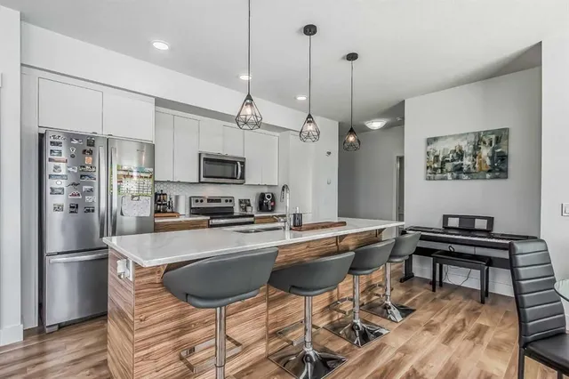 19621 40 St #112, Calgary 3