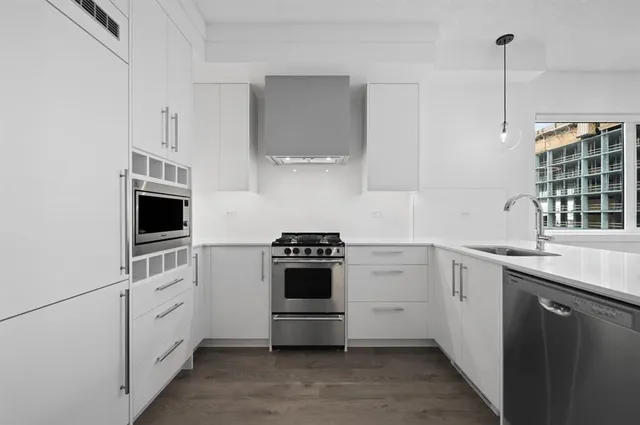 8370 Broadcast Ave #402, Calgary 5