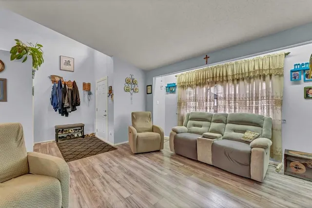 2121 Hull Way, Medicine Hat 4