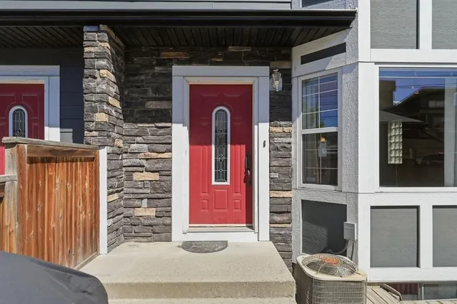 1925 35 St #2, Calgary 2