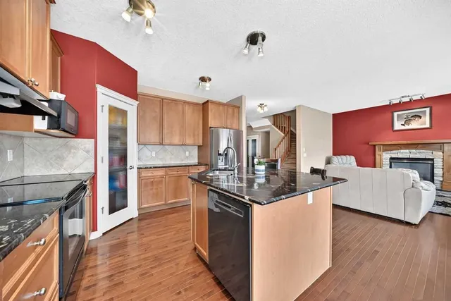 246 Crystal Green Pt, Okotoks 4