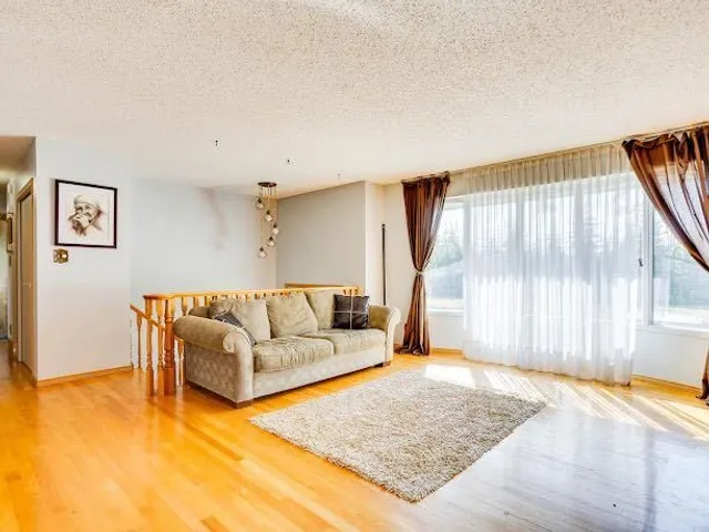 437 Signal Rd, Fort McMurray 2