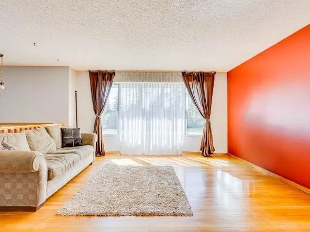 437 Signal Rd, Fort McMurray 4