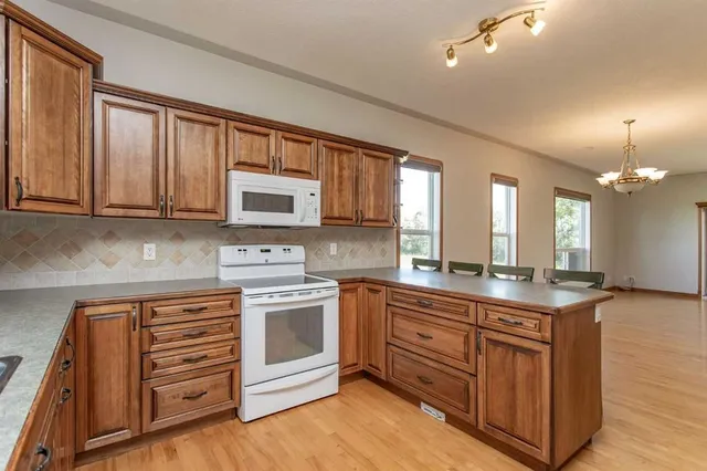 27244 Highway 42, Rural Red Deer County 5