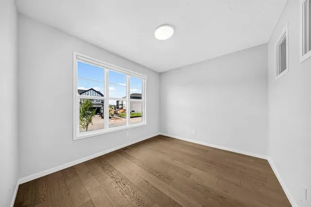 389 Cornerbrook Rd, Calgary 5