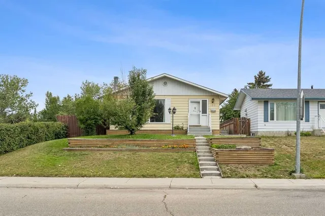 120 Huntington Green, Calgary 2