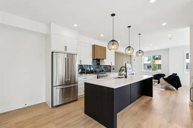 2402 Westmount Rd, Calgary 5