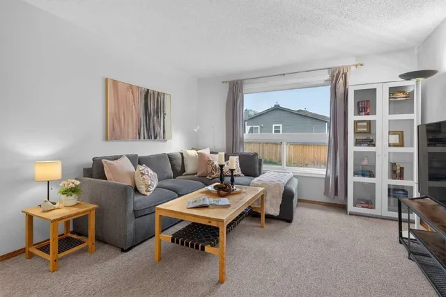 179 Pinecliff Close, Calgary