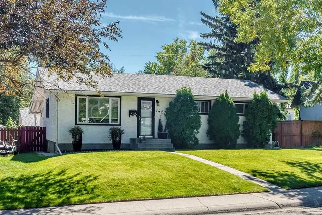7427 Fountain Rd, Calgary 2