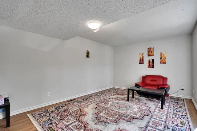 32 Whitnel Crt #40, Calgary 5