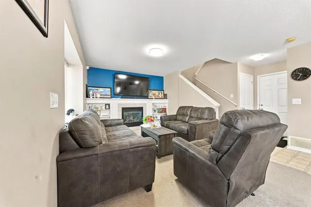 134 Luxstone Rd, Airdrie 5