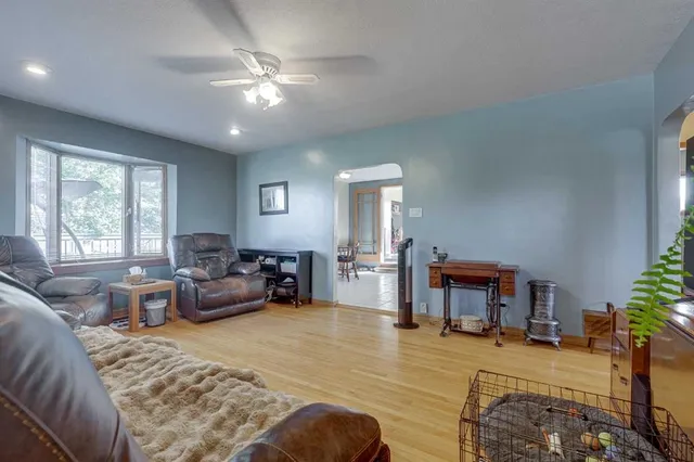 4304 50 Ave, Innisfail 5