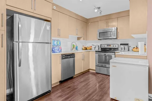 302 Skyview Ranch Dr #5404, Calgary 3
