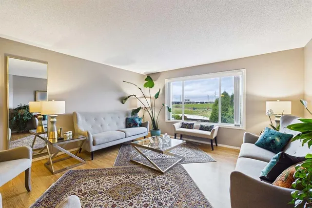 279 Valley Brook Cir, Calgary 5