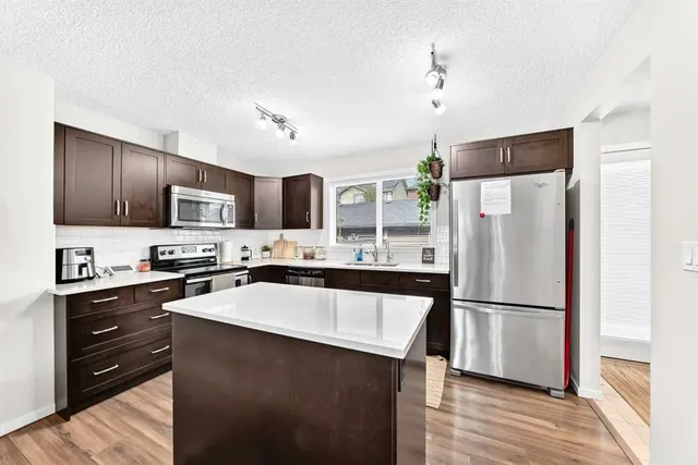 41 Sunvalley Rd, Cochrane 5