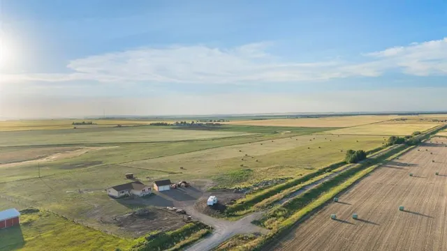 578099 83 St, Rural Foothills County 2