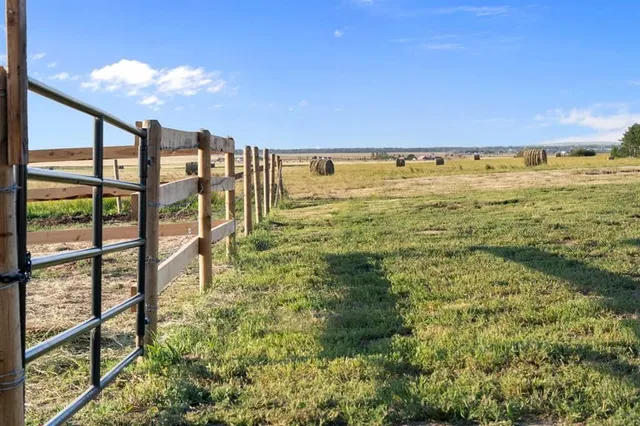 578099 83 St, Rural Foothills County 3