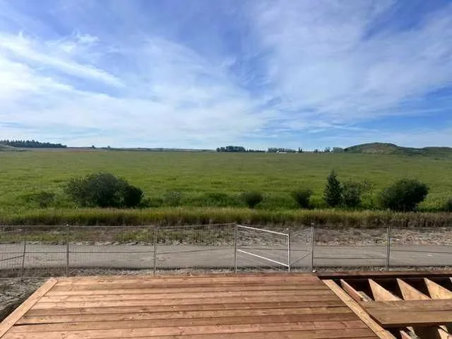 506 Finley Pt, Carstairs 3