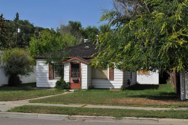 646 7 St, Medicine Hat 2