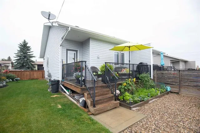 5697 45 Ave, Lacombe 5