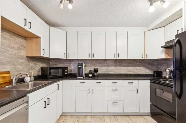 1113 37 St #306, Calgary 5