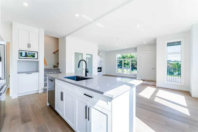 73 7 St, Calgary 5