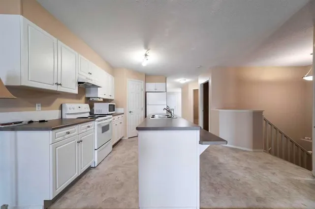 4503 69 St, Camrose 5