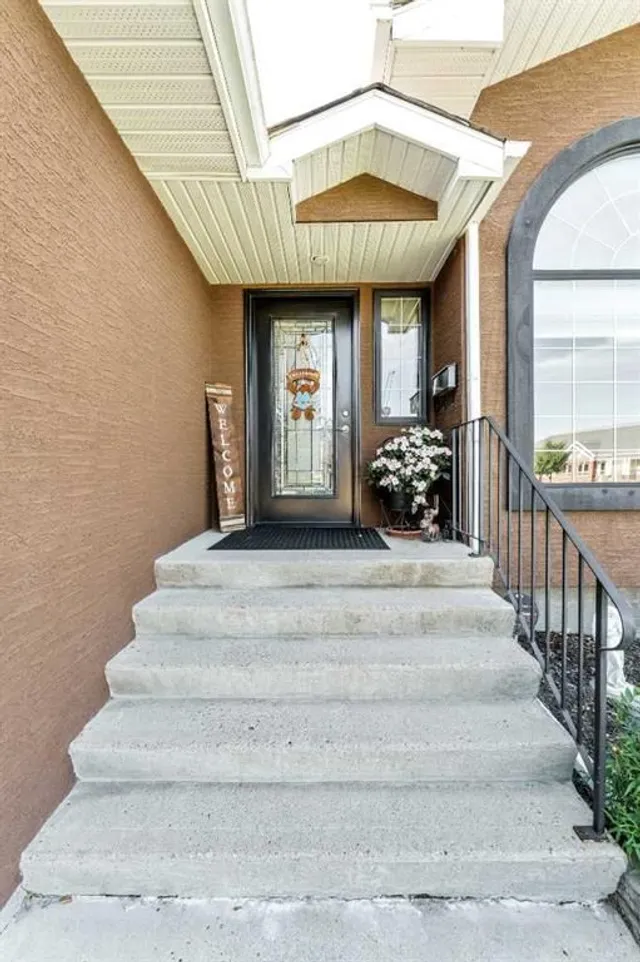 230 Park Meadows Dr, Medicine Hat 3