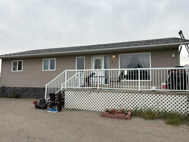 6 Gunnstone Gdns, Calgary 4