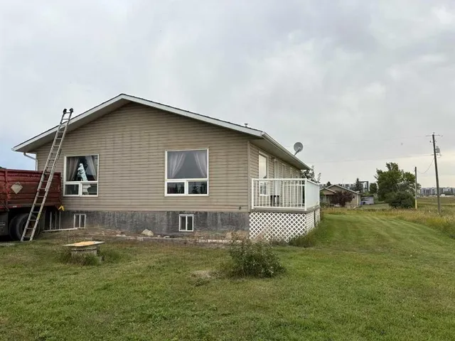 6 Gunnstone Gdns, Calgary 5