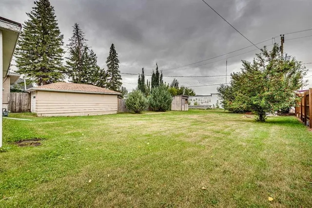 215 2 Ave, Three Hills 3