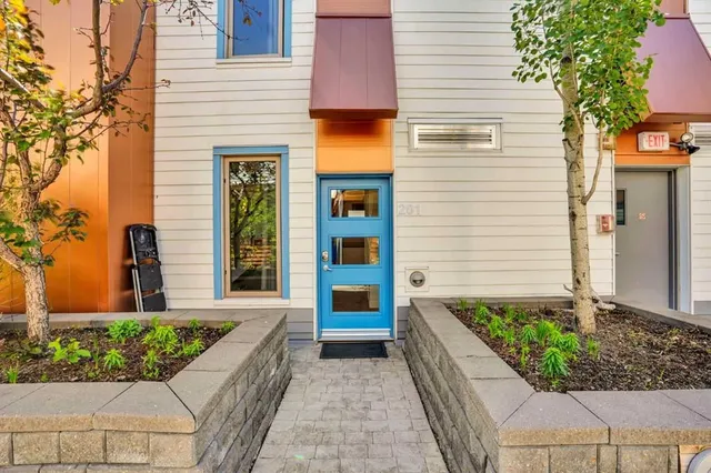 116 7A St #201, Calgary 5
