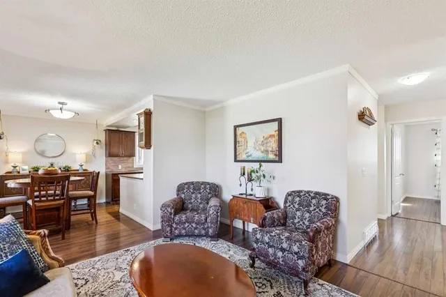 144 Dovercliffe Way, Calgary 5