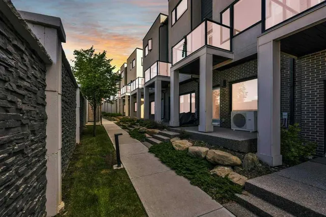 218 Sherwood Sq #903, Calgary 2