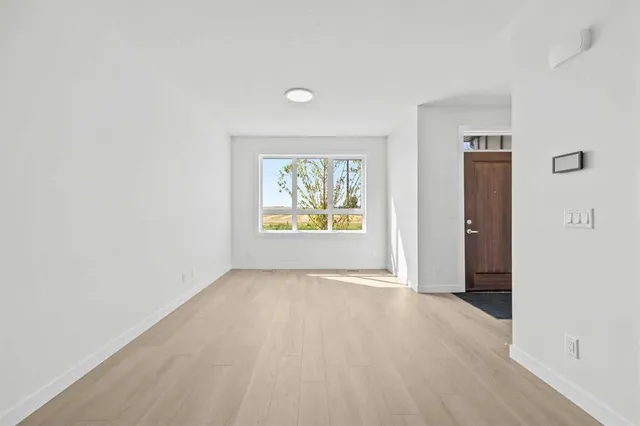 14438 15 St, Calgary 5