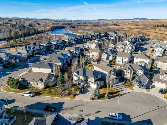 142 West Pointe Cir, Cochrane 2