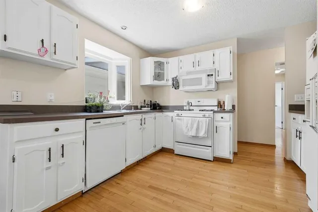 121 Sunbank Way, Calgary 5