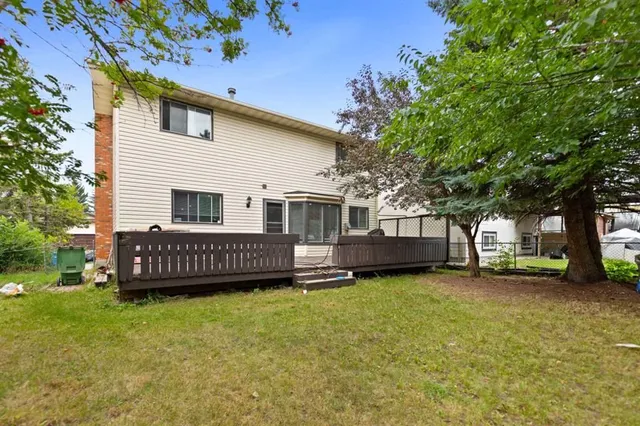 51 castlebury Way, Calgary 5