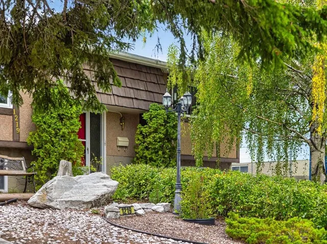1219 Hunterquay Hill, Calgary 2