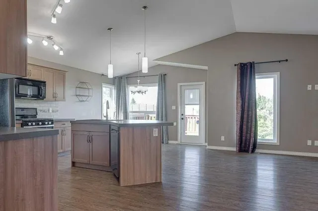 84 Windermere Close, Red Deer 5