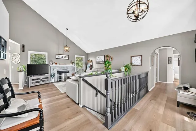 27 Lloyd Cres, Langdon 5