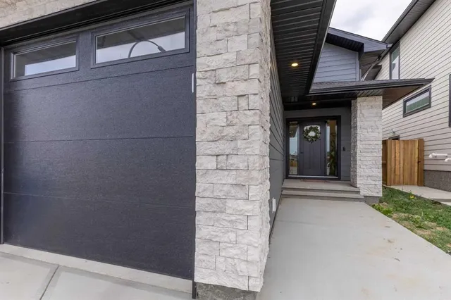 541 Riverhills Way, Lethbridge 2