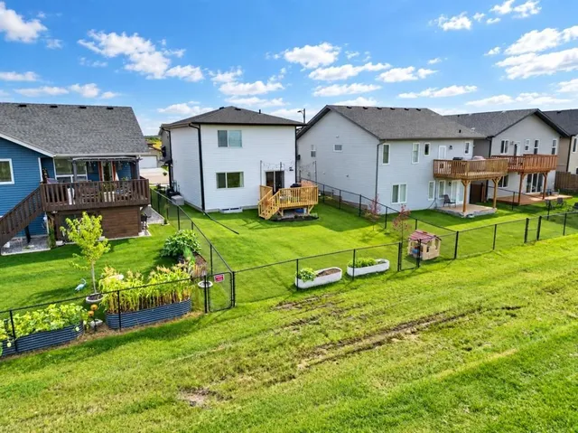 644 Robinson Ave, Penhold 4