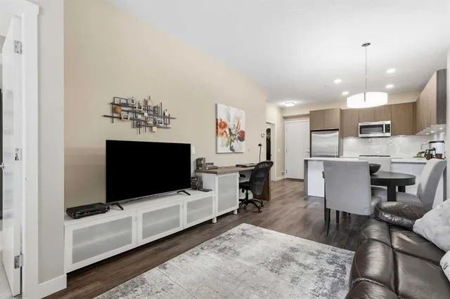 823 5 Ave #121, Calgary 5