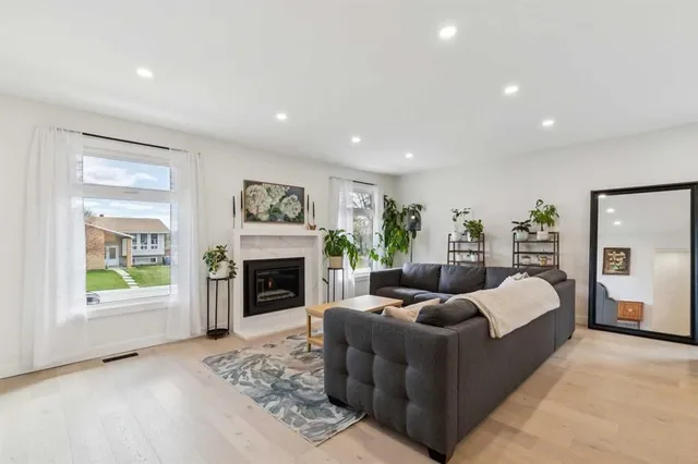 507 Cantrell Dr, Calgary 5