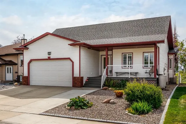 169 Parklane Dr, Strathmore 2