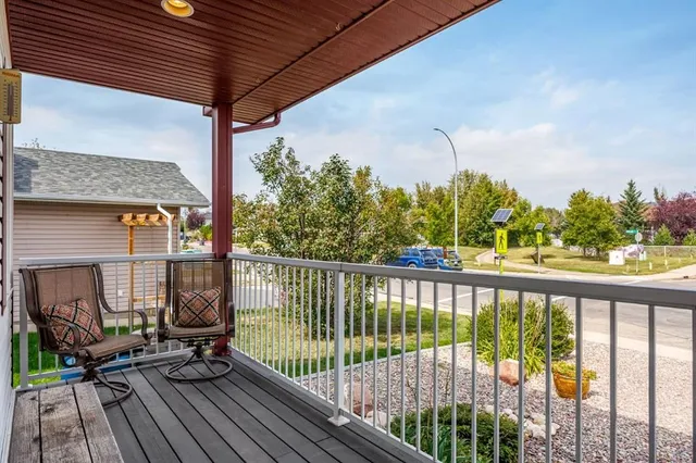 169 Parklane Dr, Strathmore 3