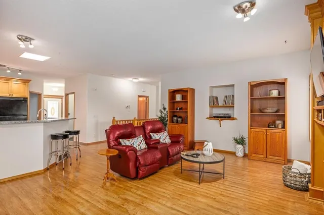 169 Parklane Dr, Strathmore 4