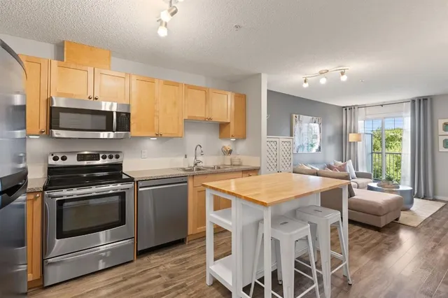 1808 36 Ave #203, Calgary 2