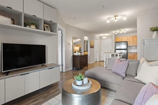 1808 36 Ave #203, Calgary 3